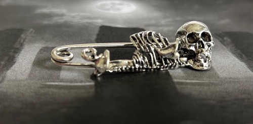 Skull biker rocker pin - biker,
